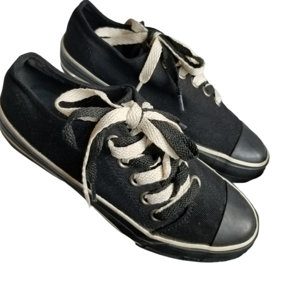 Juicy Couture $129 sneakers, FINAL PRICE!  black and white size 6.5 - Picture 2 of 12